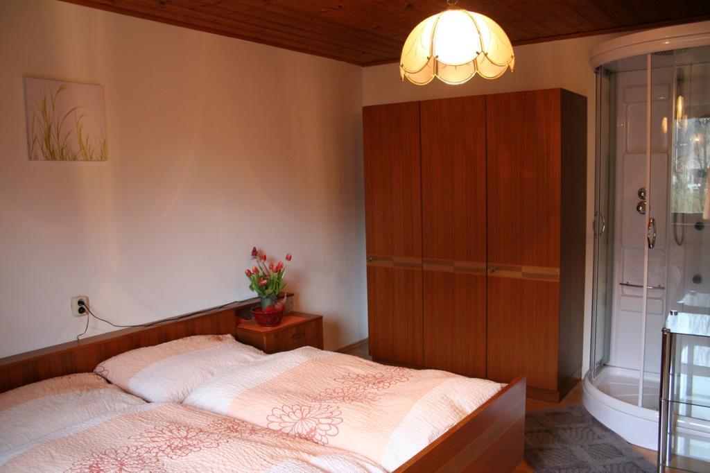 Ferienwohnungen Grabnerbauer Mondsee Szoba fotó