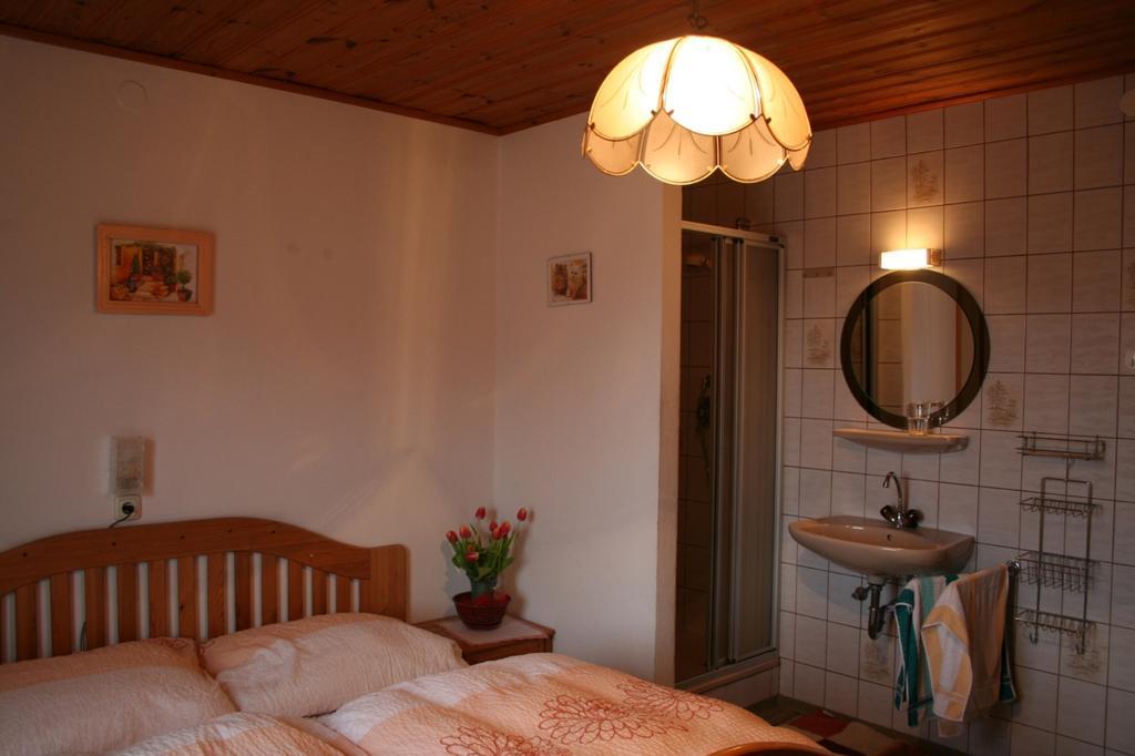 Ferienwohnungen Grabnerbauer Mondsee Szoba fotó